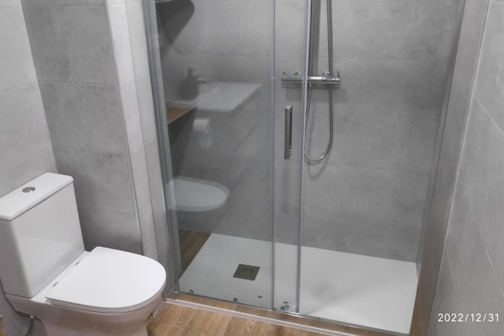 Precioso Apartamento Con Magnifico Patio. Sant Feliu de Llobregat Eksteriør bilde