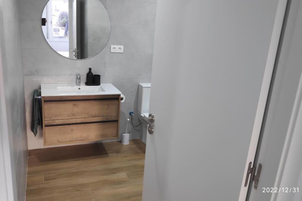 Precioso Apartamento Con Magnifico Patio. Sant Feliu de Llobregat Eksteriør bilde