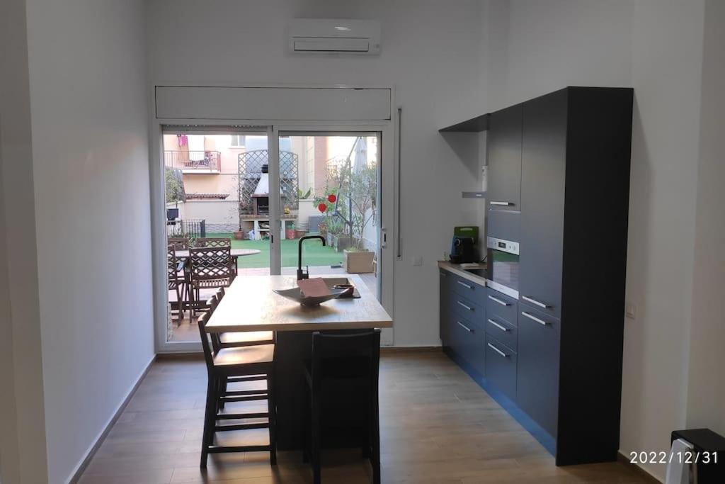 Precioso Apartamento Con Magnifico Patio. Sant Feliu de Llobregat Eksteriør bilde