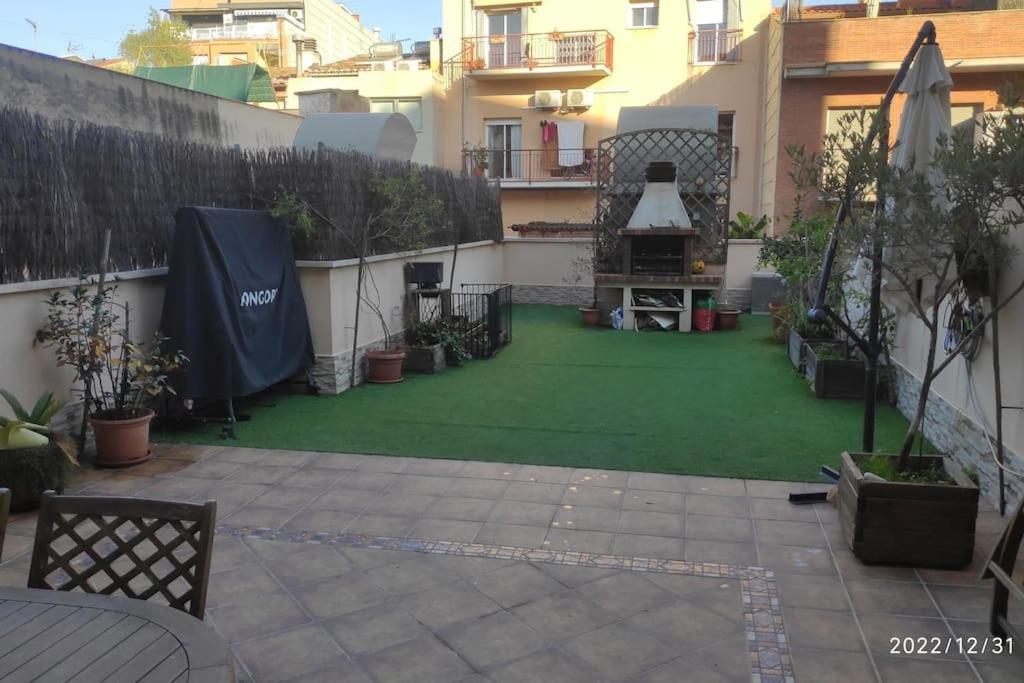 Precioso Apartamento Con Magnifico Patio. Sant Feliu de Llobregat Eksteriør bilde