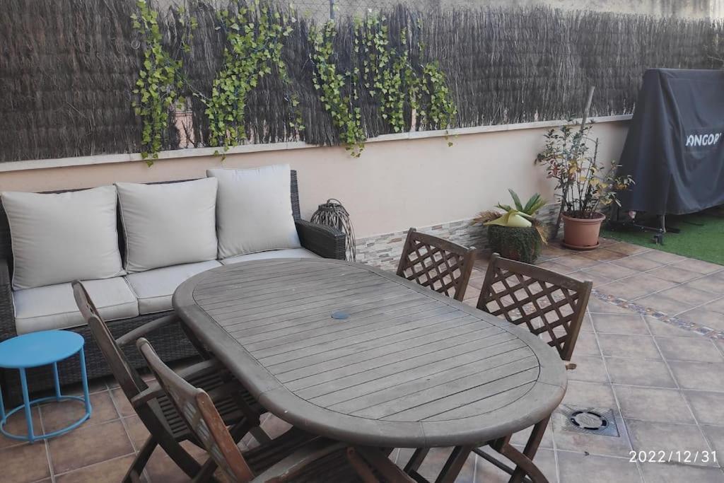 Precioso Apartamento Con Magnifico Patio. Sant Feliu de Llobregat Eksteriør bilde
