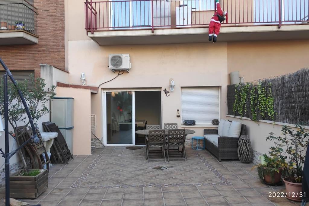 Precioso Apartamento Con Magnifico Patio. Sant Feliu de Llobregat Eksteriør bilde