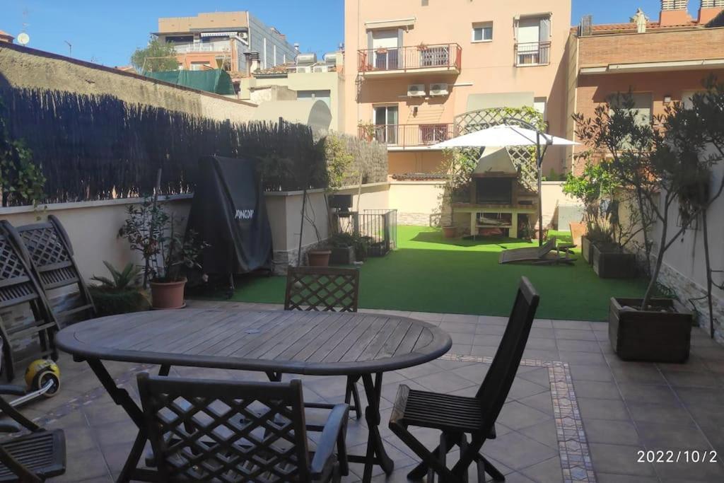 Precioso Apartamento Con Magnifico Patio. Sant Feliu de Llobregat Eksteriør bilde